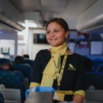 Descubre Cómo Convertirte en Auxiliar de Vuelo: Requisitos y Más